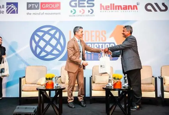Speakers exchanging a gift on stage at the ALS-sponsored Leaders in Logistics Summit 2018 in Dubai