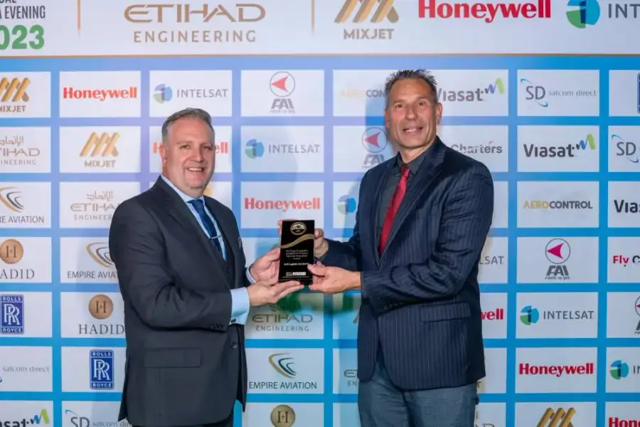 ALS receiving the Exceptional Product/Services Innovation award at the Aviation Annual Gala Evening 2023 in Dubai Marina