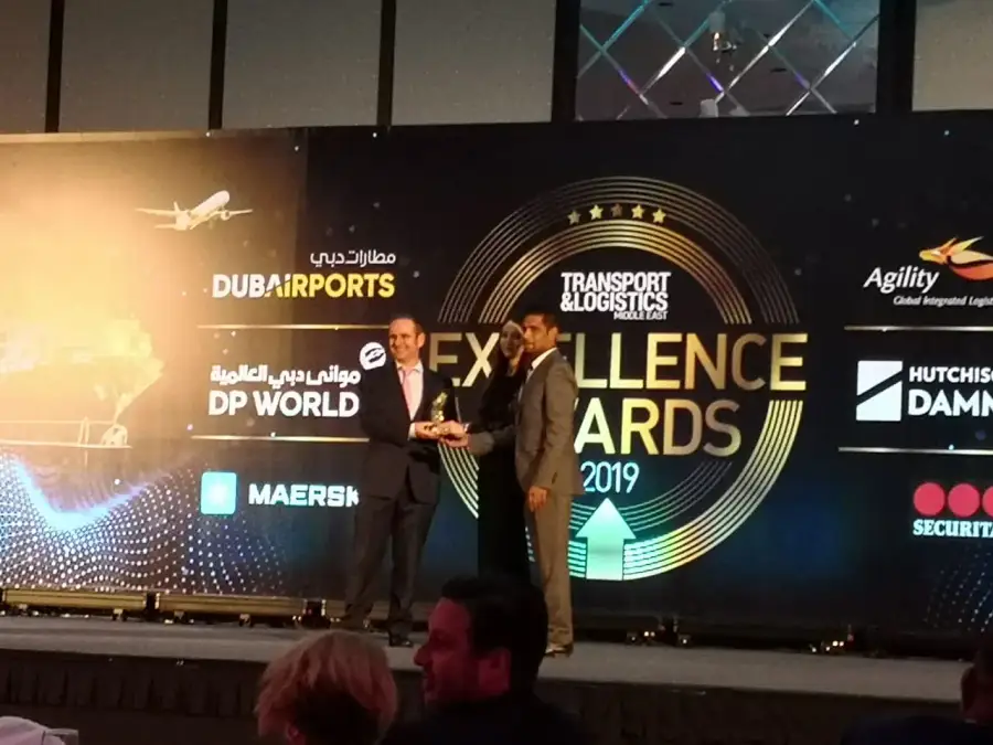 ALS accepting the Automated Air Cargo Handling System of the Year award at the Transport & Logistics ME Excellence Awards 2019